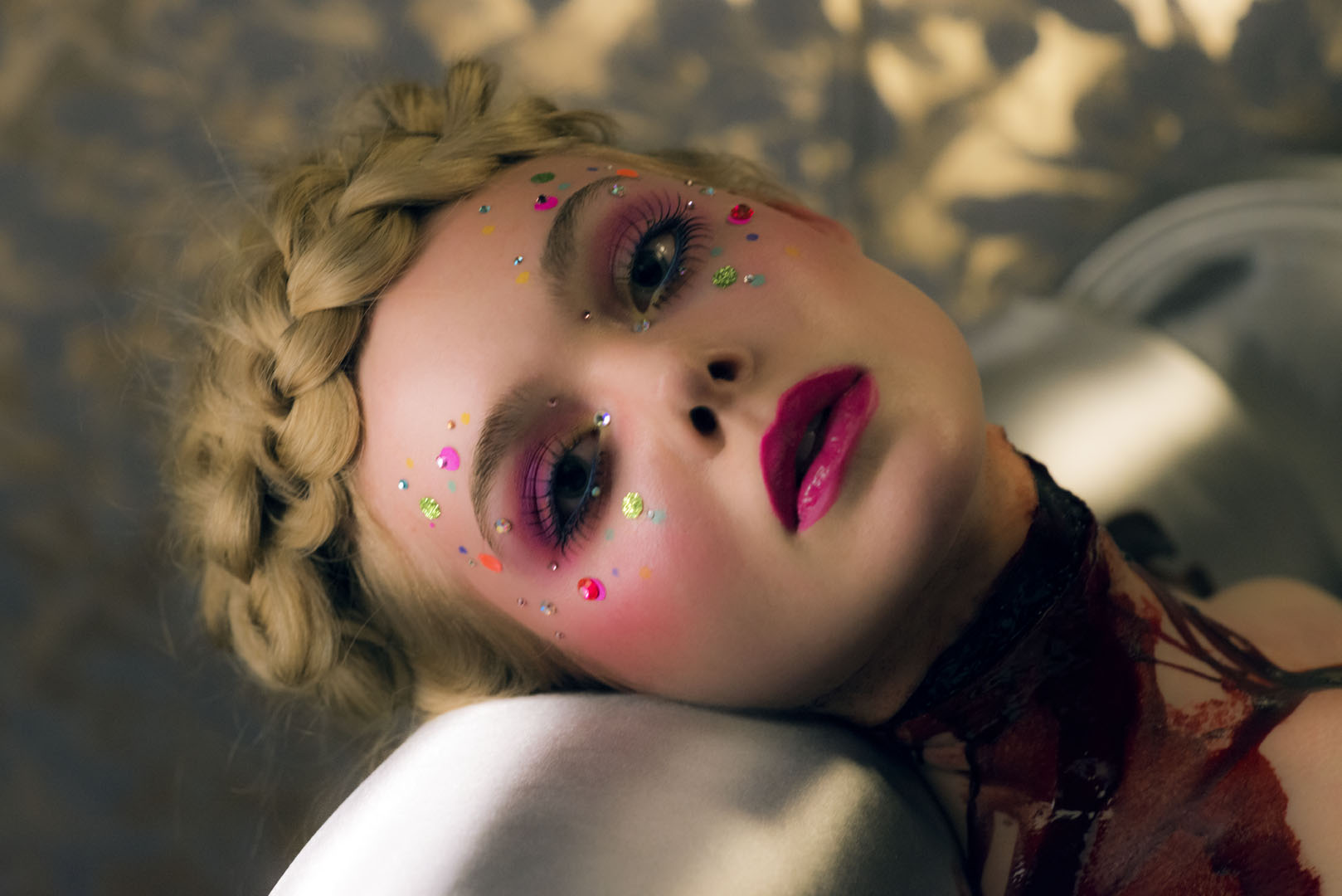 Elle Fanning, il demone sotto la pelle Midnight Factory Il Male fatto Bene Elle Fanning, il demone sotto la pelle Midnight Factory Il Male fatto Bene